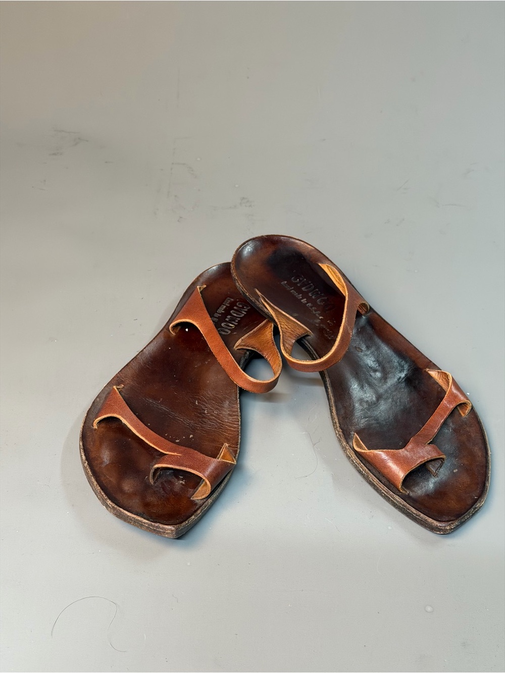 Women's Brown Leather Slide Sandals with Toe Loop